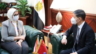 وزيرة الصحة المصرية مع الوفد الصينى